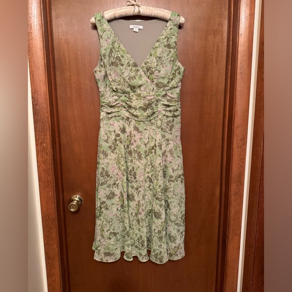 Dress Barn Dresses & Skirts - Beautiful Dress Barn Woman’s V-Neck Dress, Size 12
